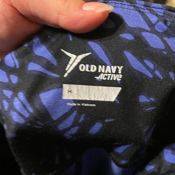 OLD NAVY ACTIVE CROPPED LEGGINGS - Picture 3 of 5